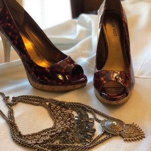 Nine West peep toe pumps size 8 1/2 BRAND NEW